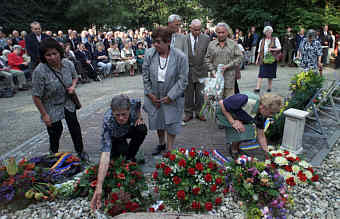 herdenkinggeldrop2004
