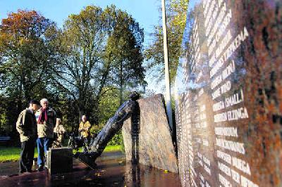 08-11-05#1#ds##pag2_indiemonument.jpg#2