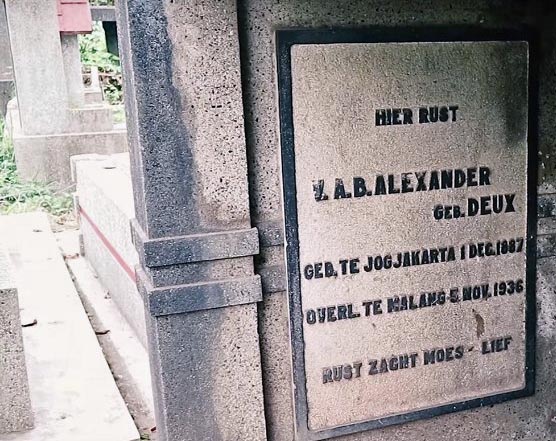 Deze afbeelding heeft een leeg alt-attribuut; de bestandsnaam is graf_deux_malang.jpg